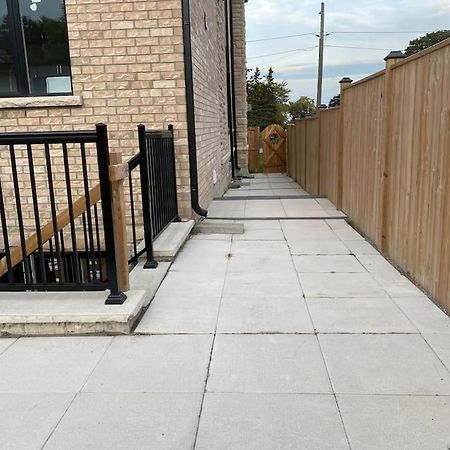 Beautiful Walk Out Basement Apartment In Pickering Near Beach Eksteriør billede