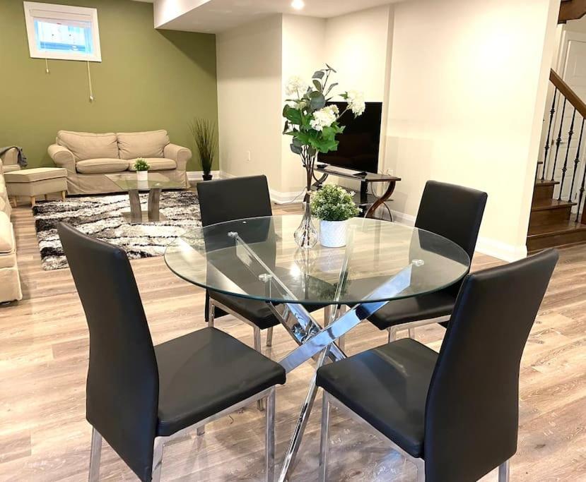 Beautiful Walk Out Basement Apartment In Pickering Near Beach Eksteriør billede