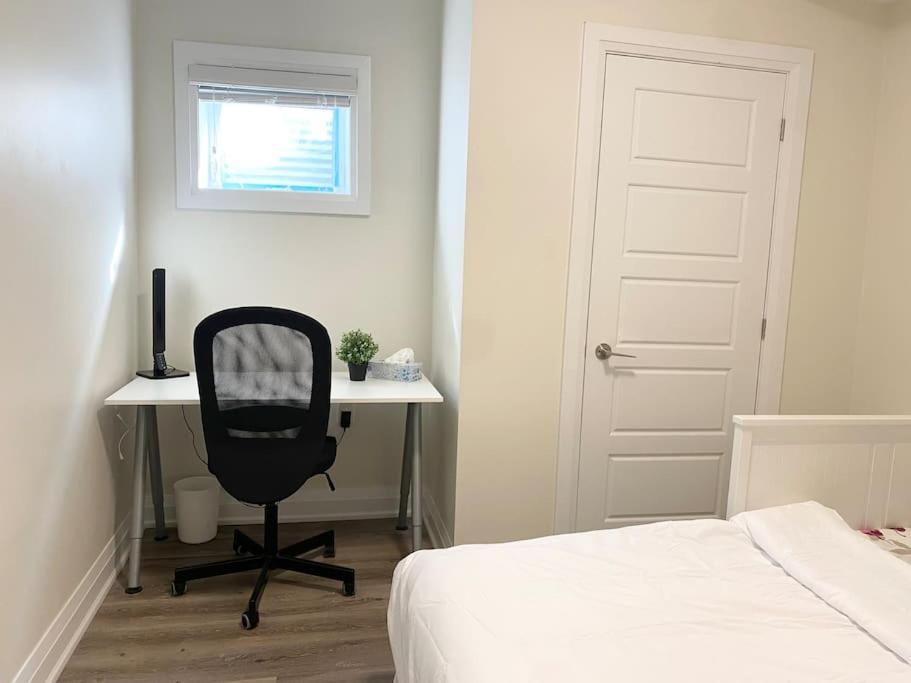 Beautiful Walk Out Basement Apartment In Pickering Near Beach Eksteriør billede